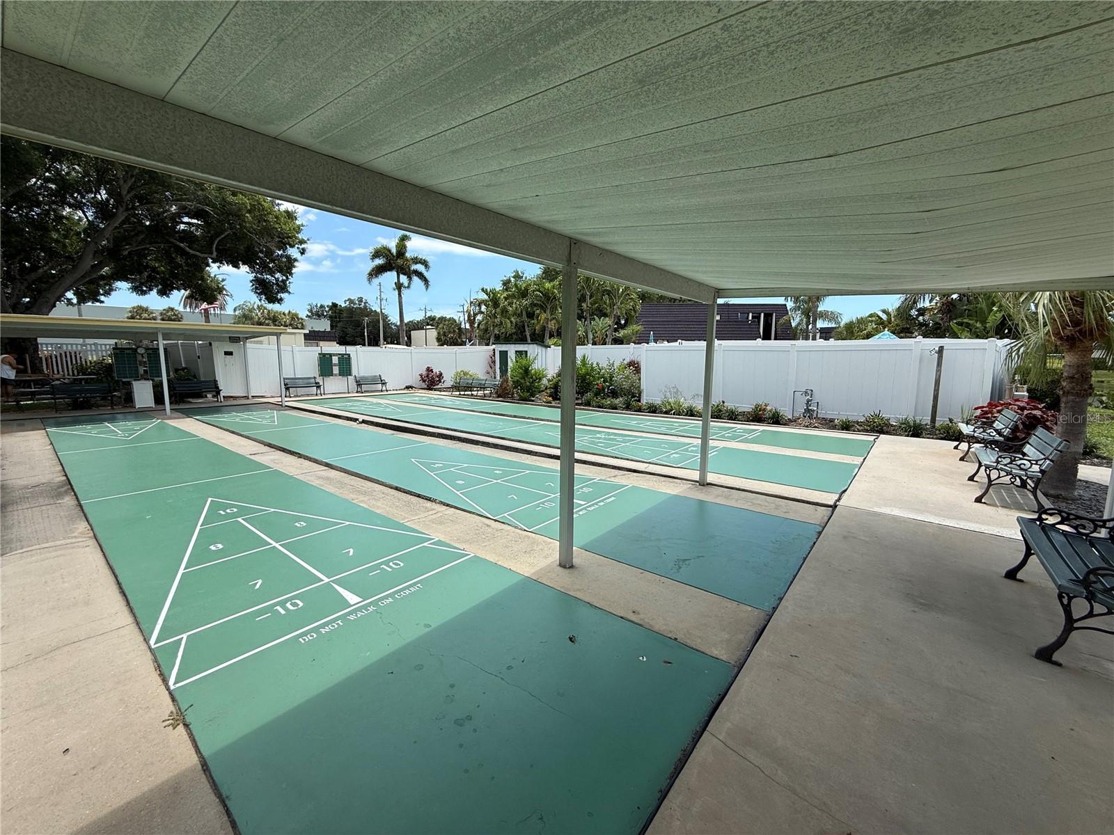 LAKEVIEW OF LARGO - Residential