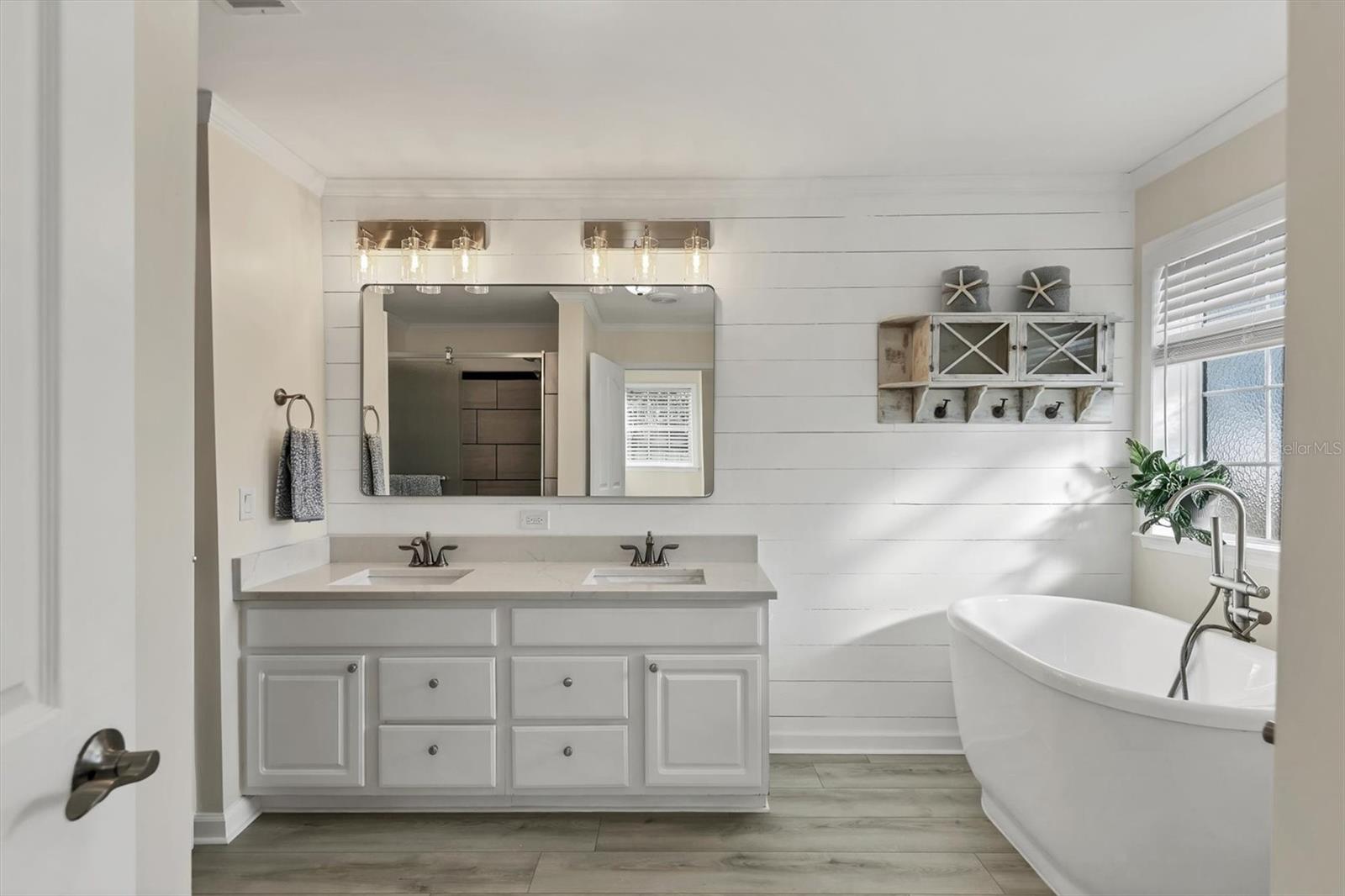 SOUTH VENICE - Residential