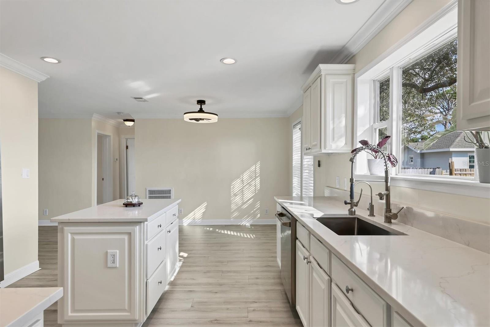 SOUTH VENICE - Residential