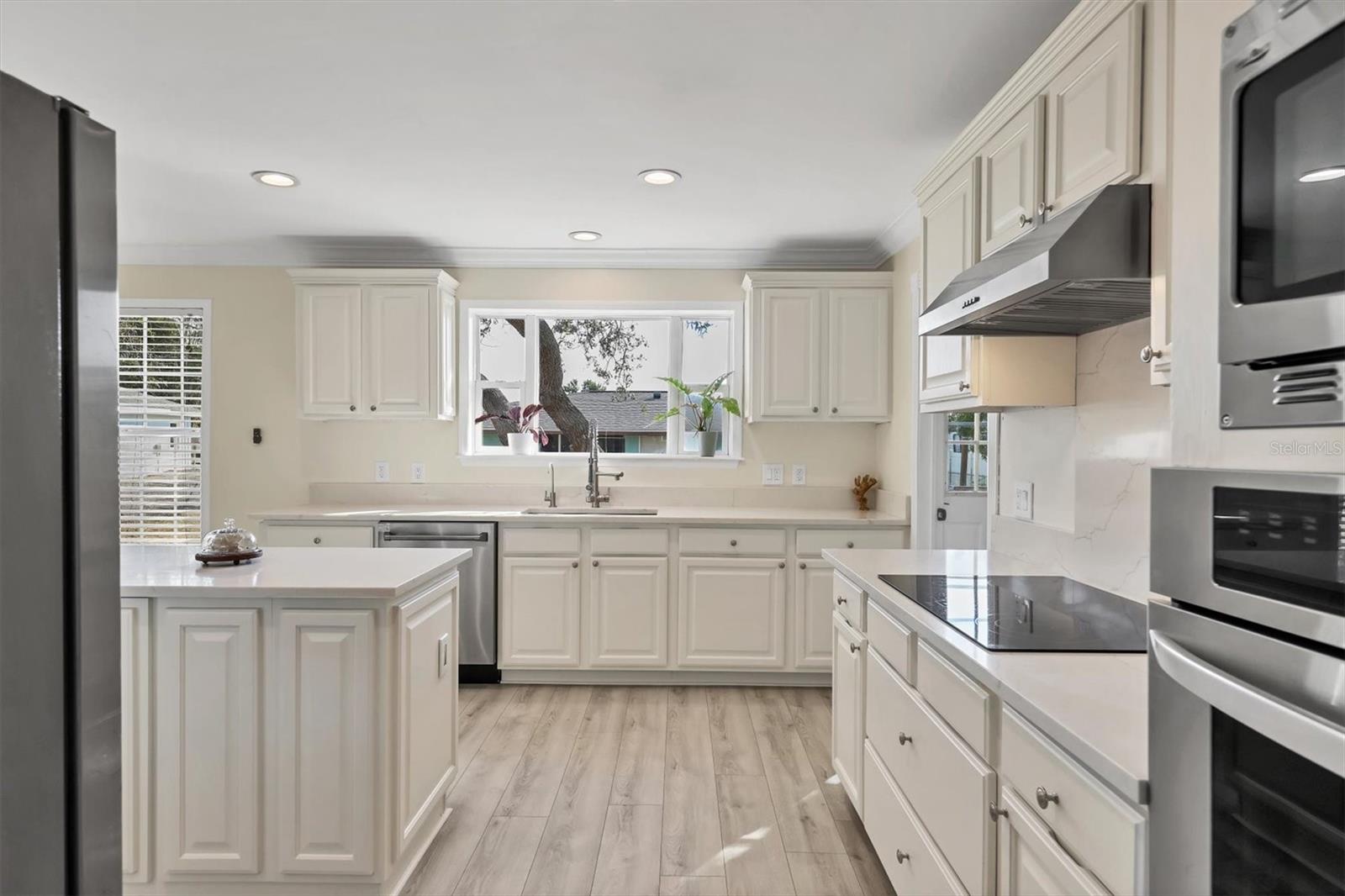 SOUTH VENICE - Residential