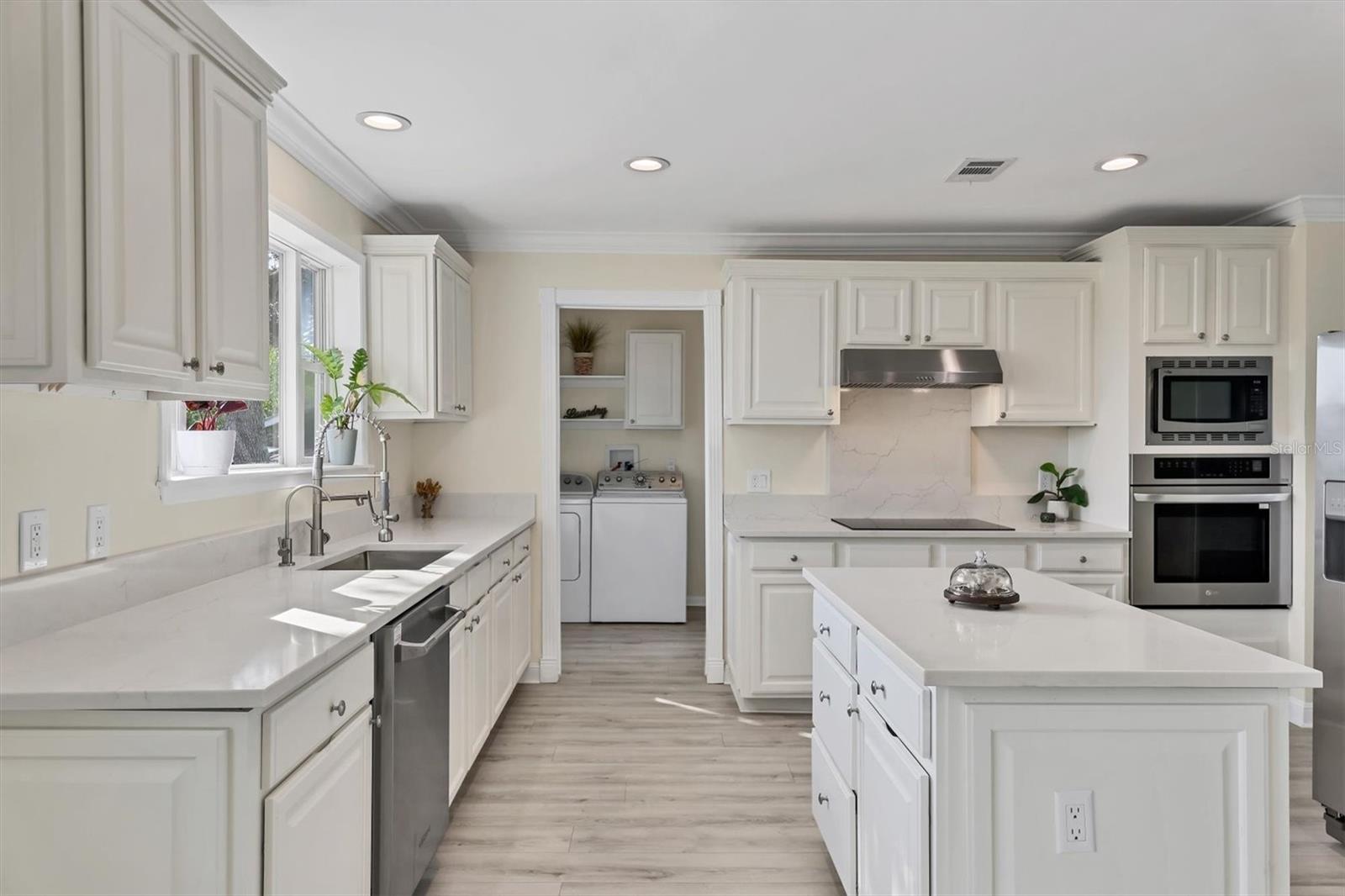 SOUTH VENICE - Residential