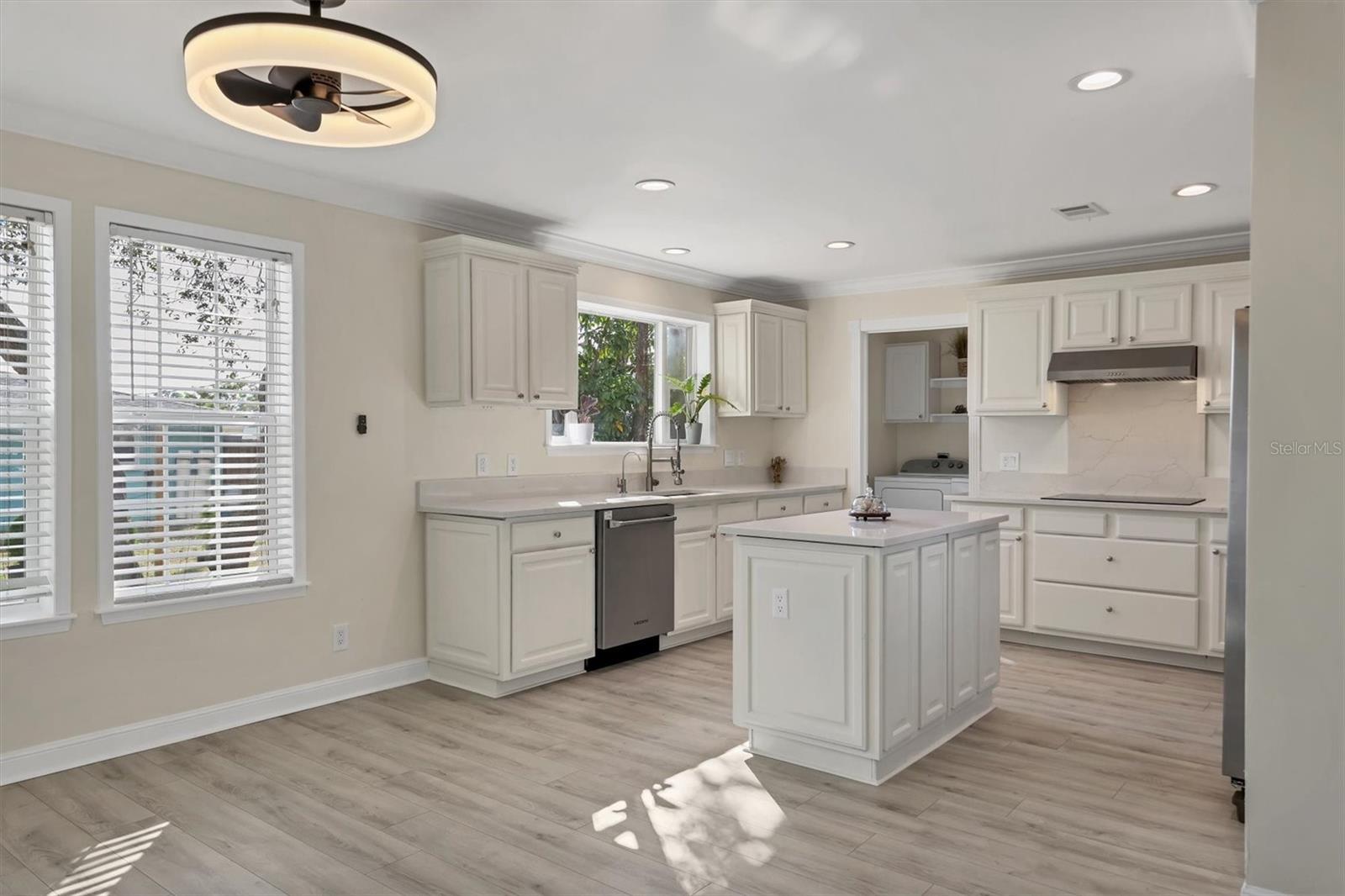 SOUTH VENICE - Residential