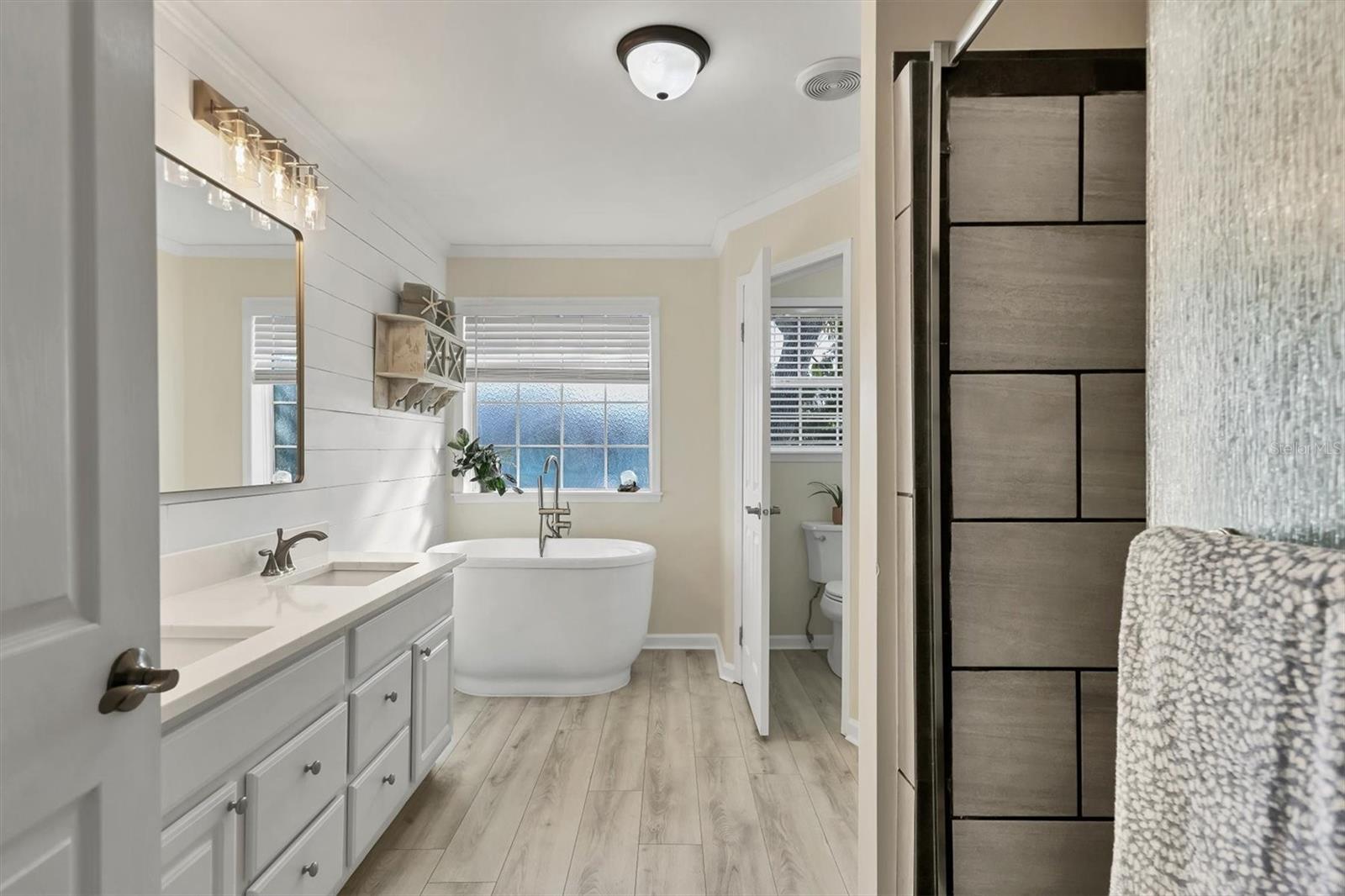 SOUTH VENICE - Residential