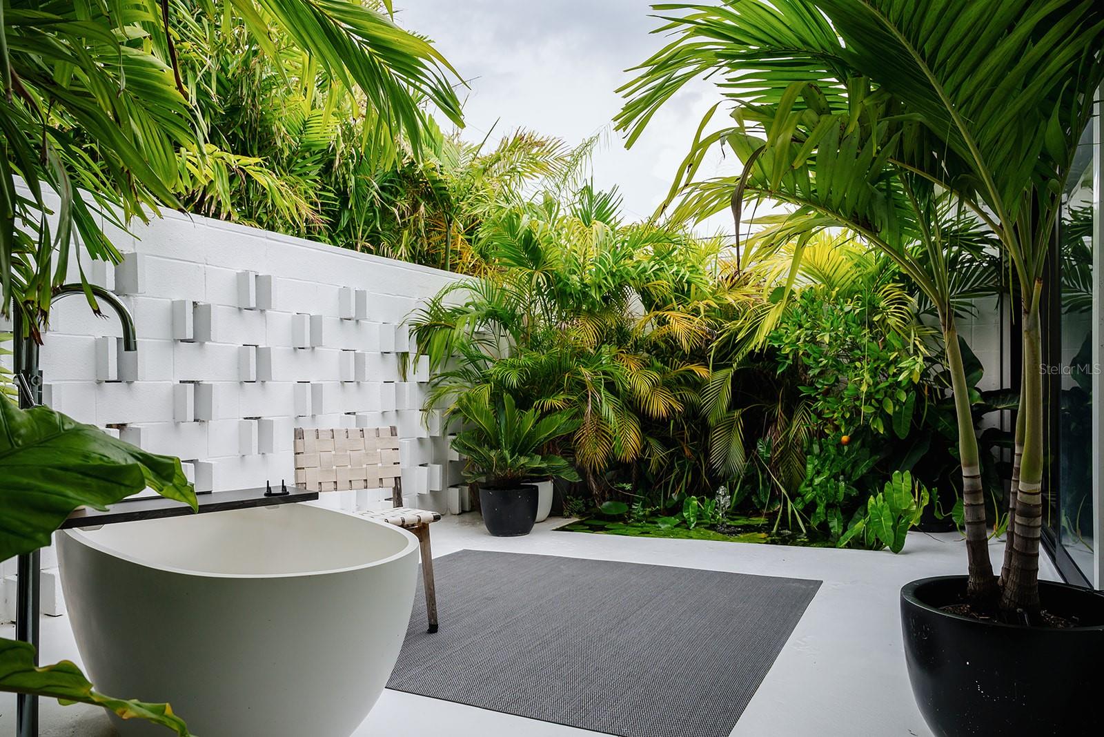 THREE PALMS POINT - Residential