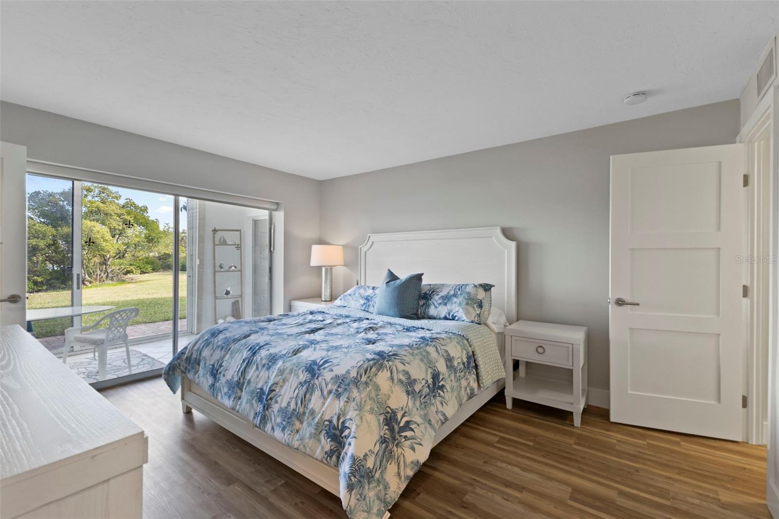 LONGBOAT ARMS - Residential Lease