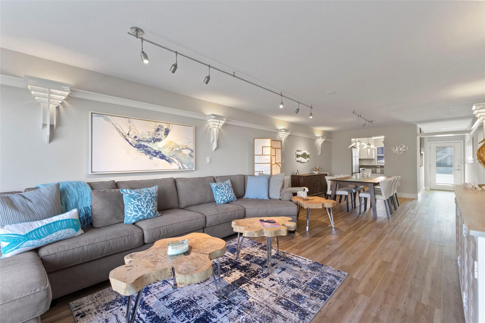 LONGBOAT ARMS - Residential Lease
