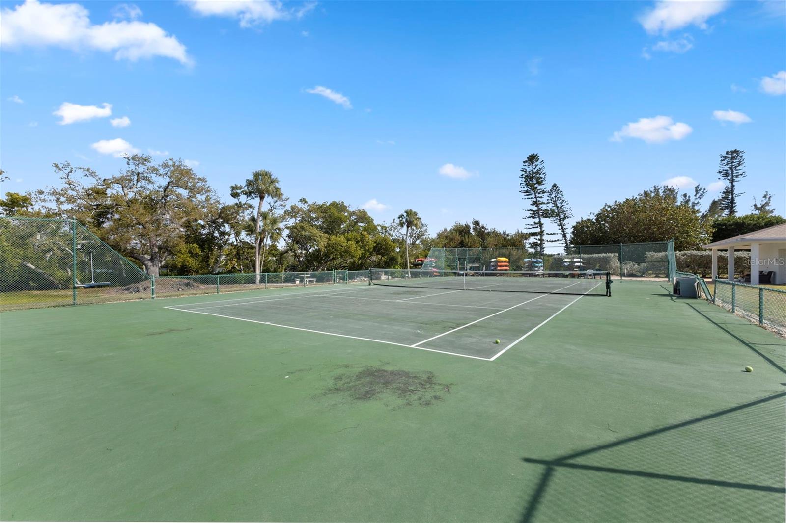LONGBOAT ARMS - Residential Lease