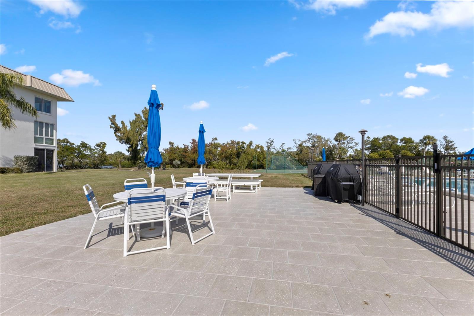 LONGBOAT ARMS - Residential Lease