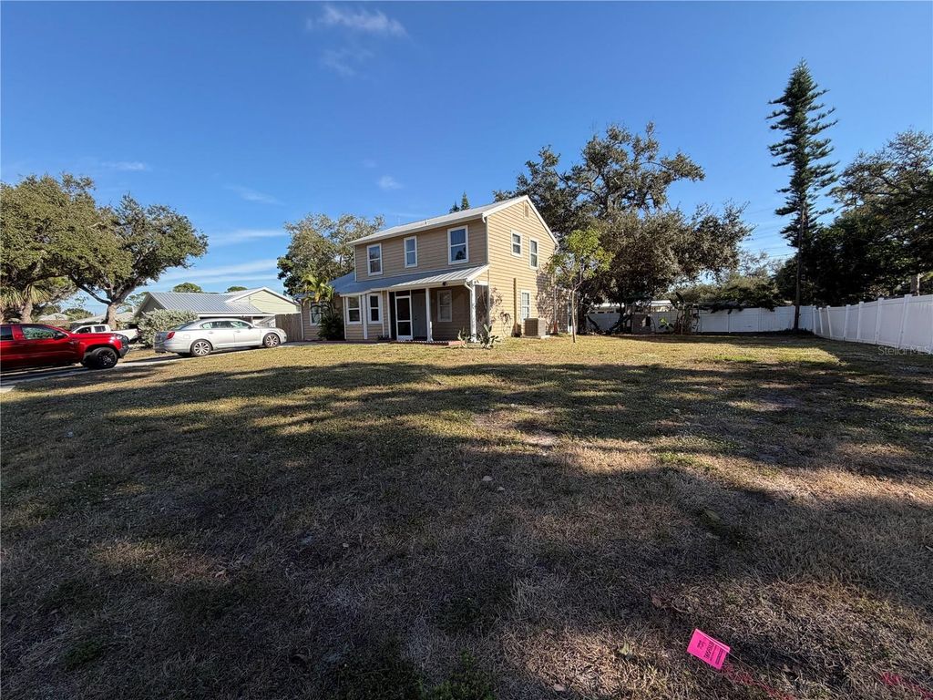 Photo of 495 Burke Road, Venice, FL 34293 (MLS # N6141880)