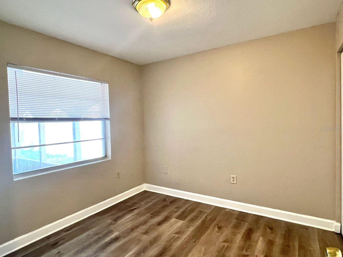 LAKEVIEW VILLAGE SEC L UNI - Residential Lease