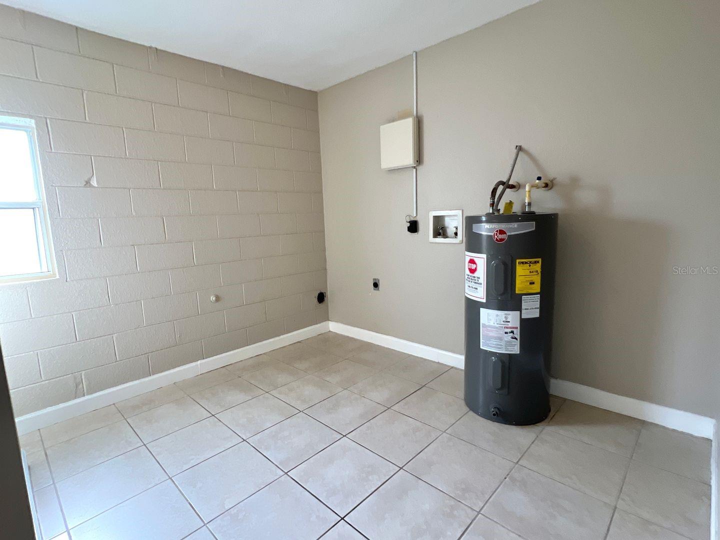 LAKEVIEW VILLAGE SEC L UNI - Residential Lease