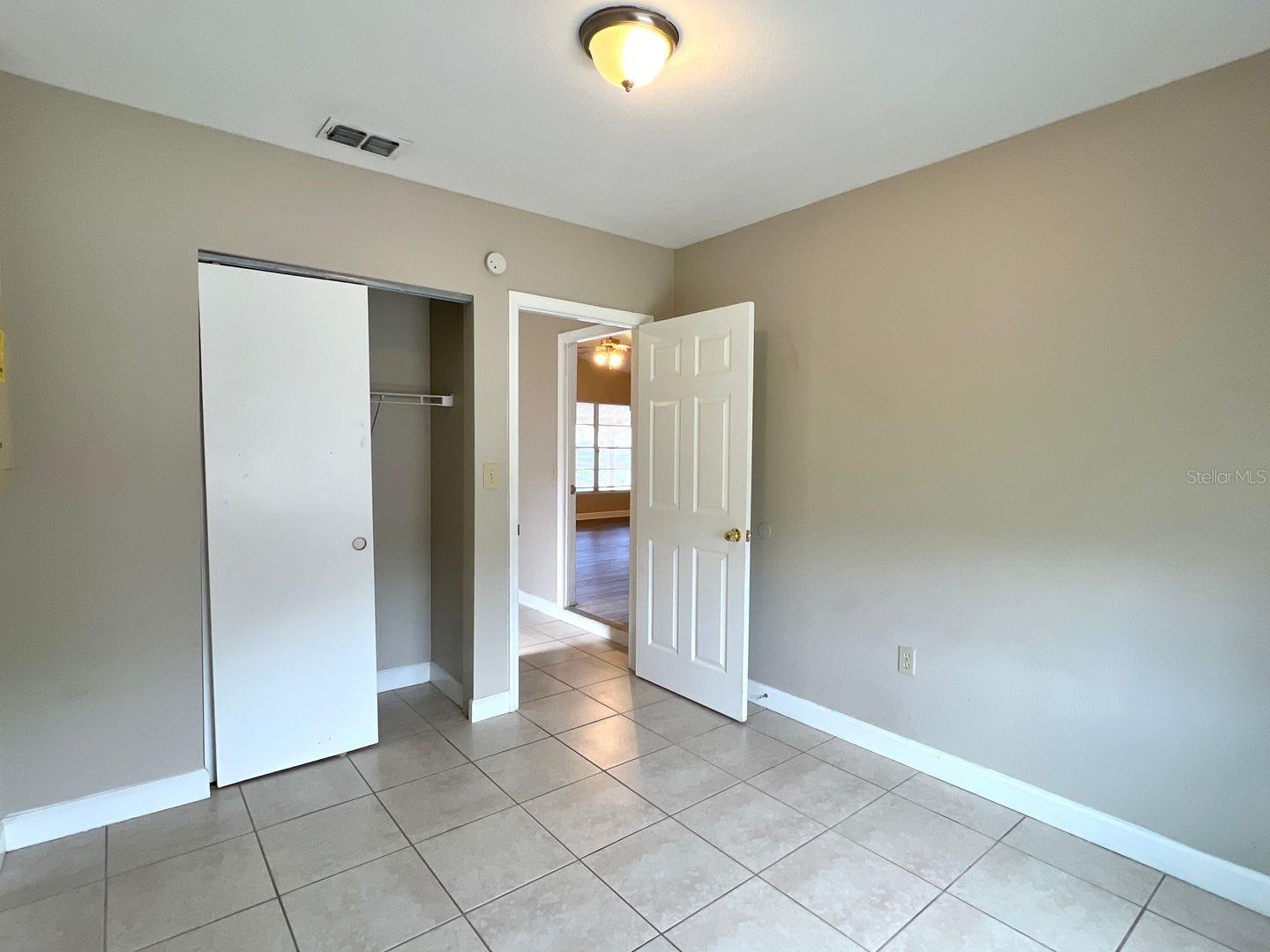 LAKEVIEW VILLAGE SEC L UNI - Residential Lease