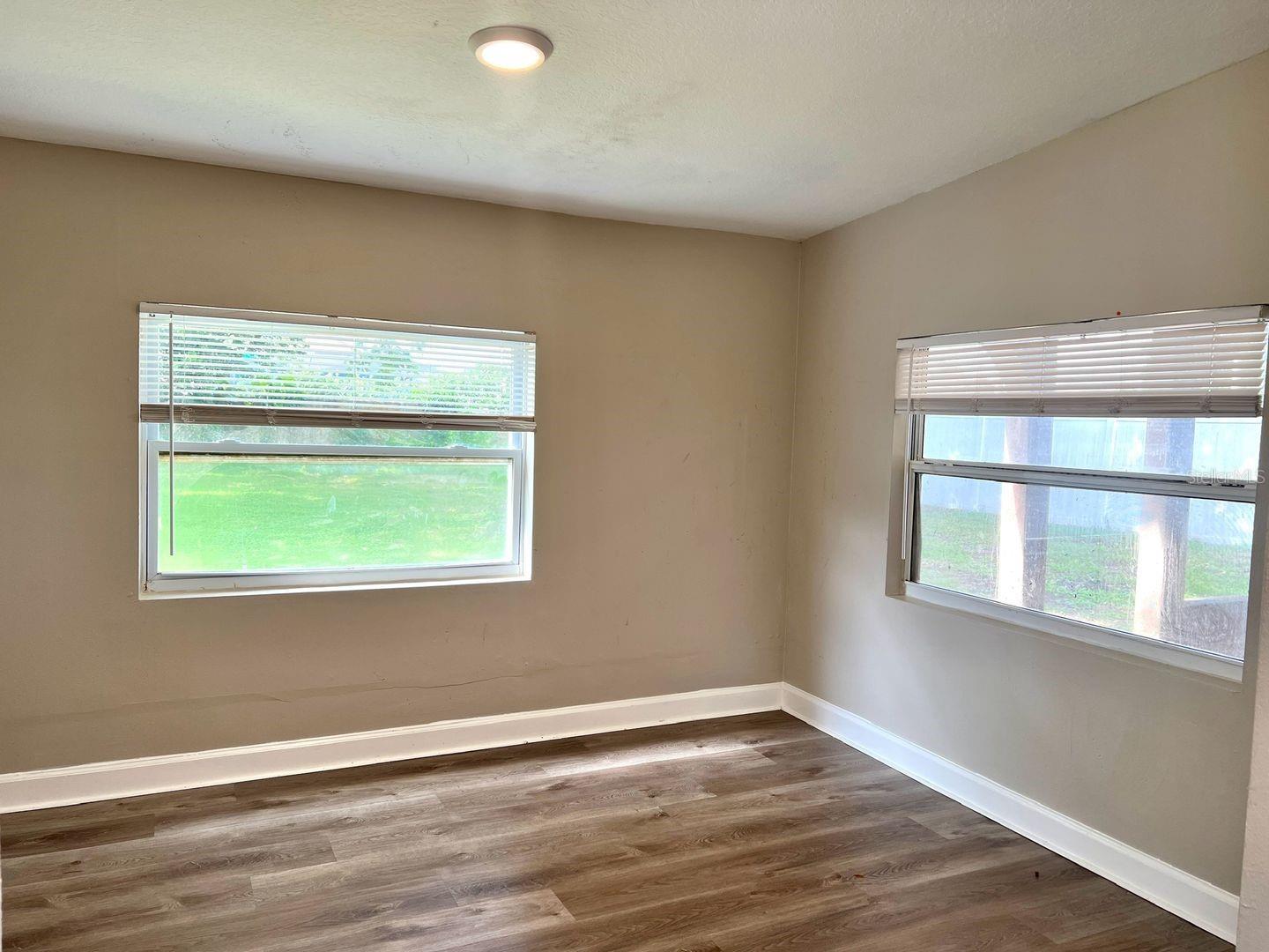 LAKEVIEW VILLAGE SEC L UNI - Residential Lease