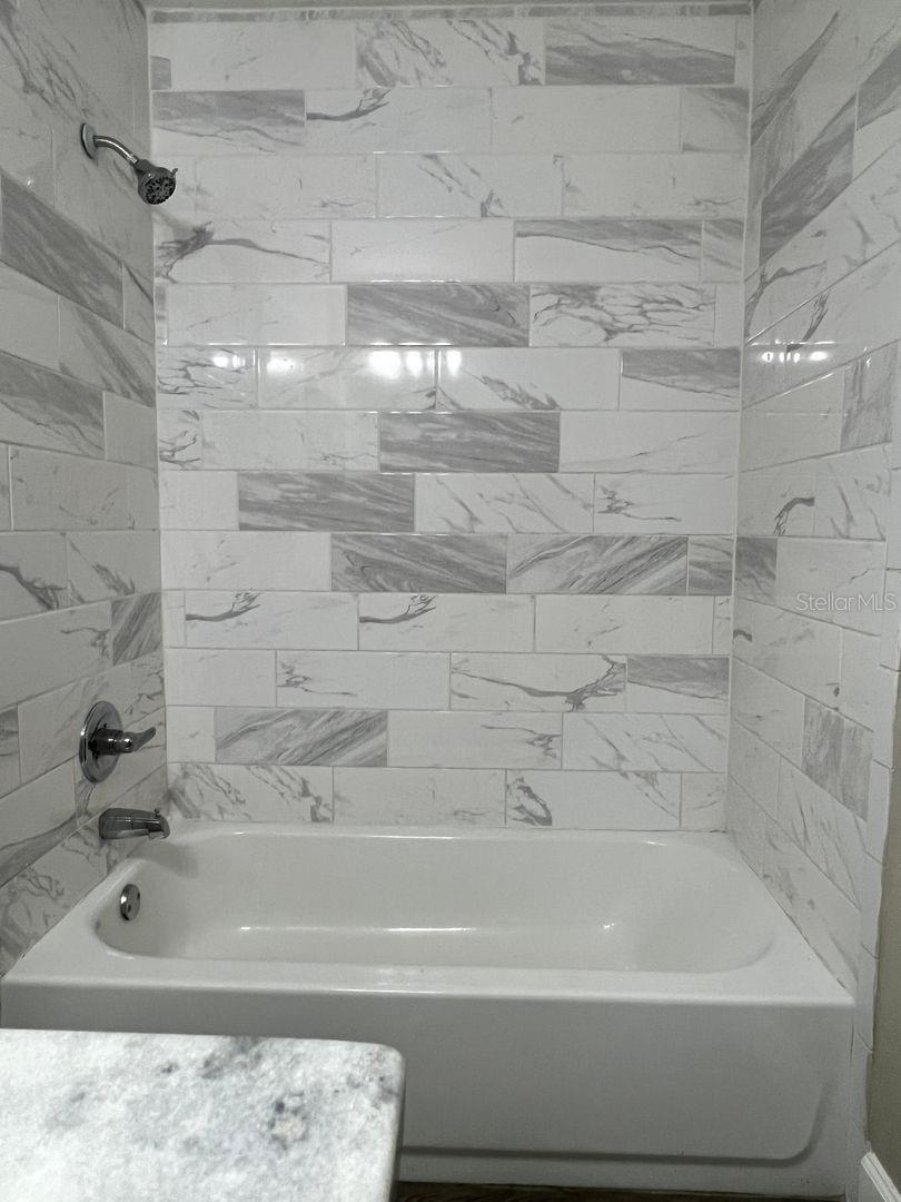 LAKEVIEW VILLAGE SEC L UNI - Residential Lease