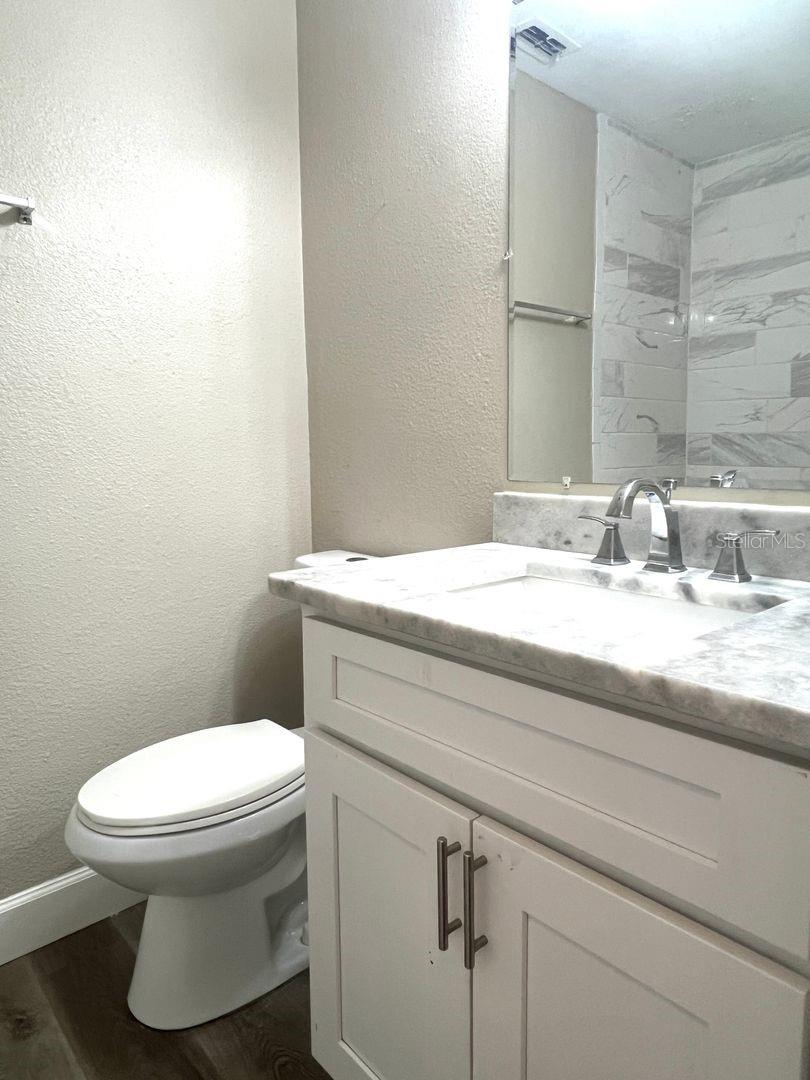 LAKEVIEW VILLAGE SEC L UNI - Residential Lease