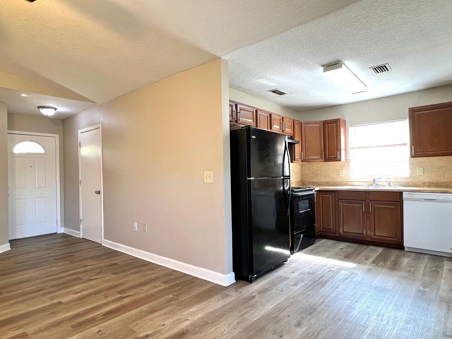 LAKEVIEW VILLAGE SEC L UNI - Residential Lease