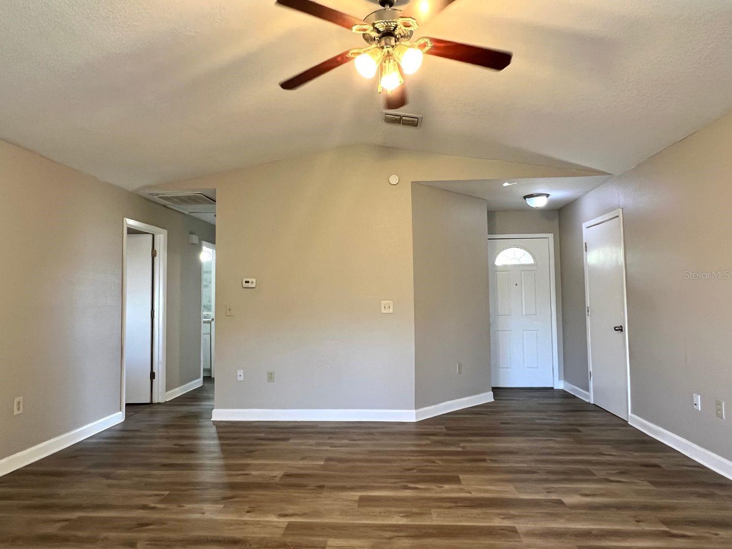 LAKEVIEW VILLAGE SEC L UNI - Residential Lease