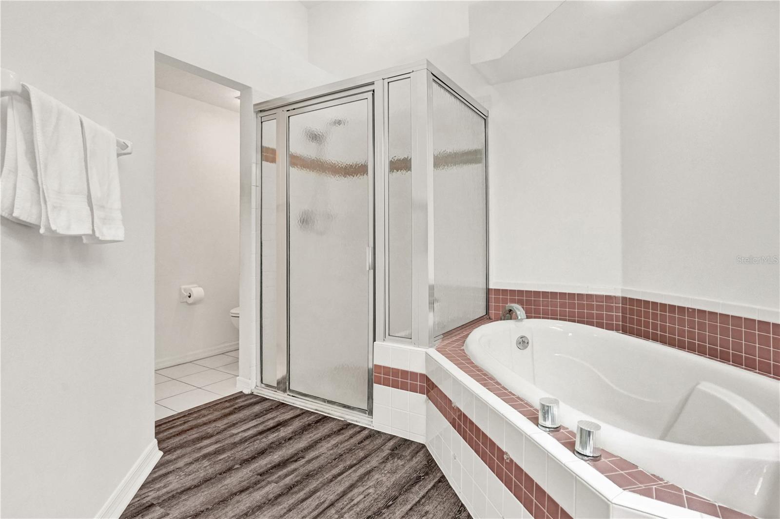 THE VILLAS OF EAGLE CREEK III & IV - Residential