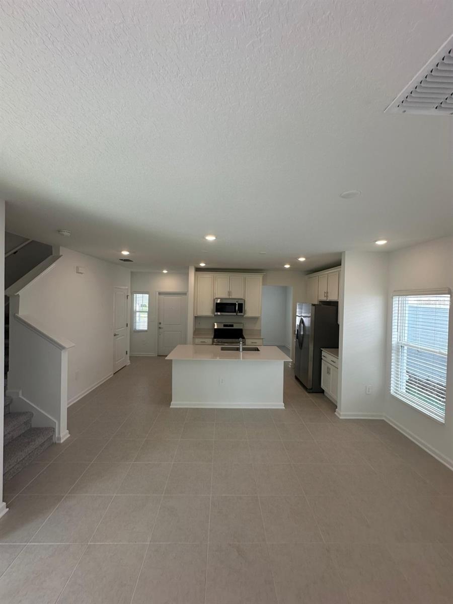 WELLNESS RIDGE PHASE 3 PB 85 PG 28-38 LOT 1101 ORB - Residential Lease