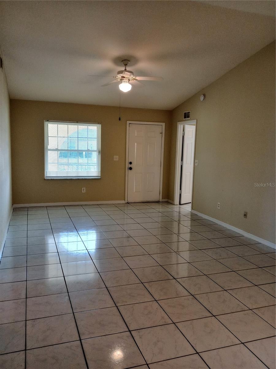 MARION OAKS UN 01 - Residential Lease