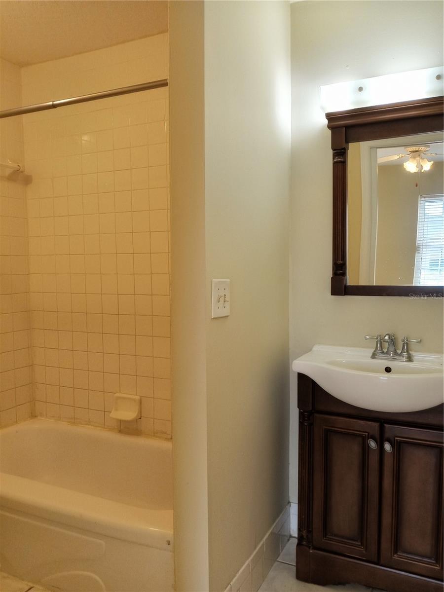 MARION OAKS UN 01 - Residential Lease