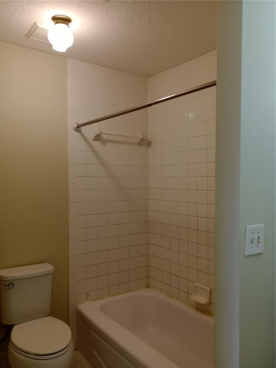 MARION OAKS UN 01 - Residential Lease