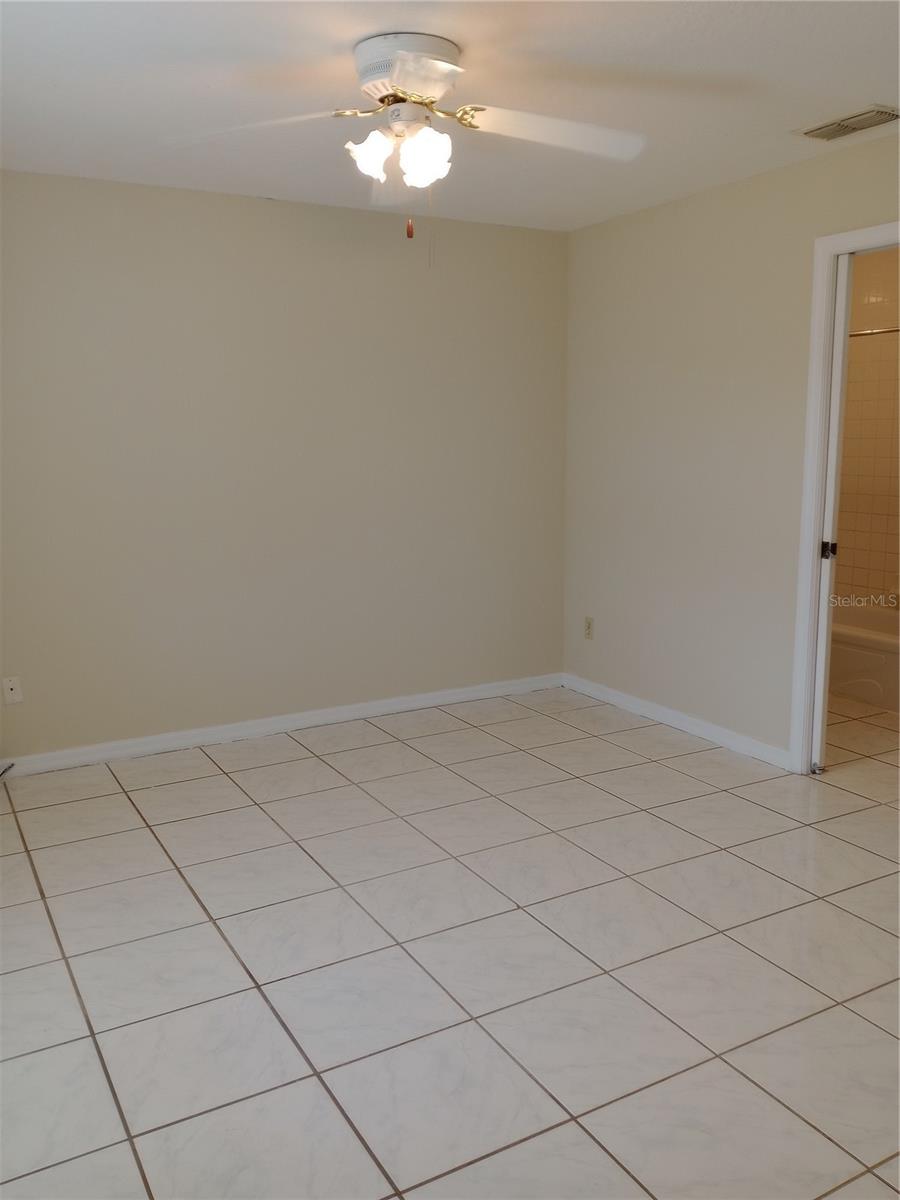 MARION OAKS UN 01 - Residential Lease