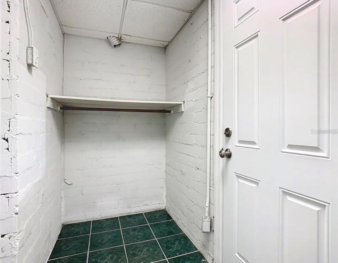 LAKE HUNTER TERRACE - Residential