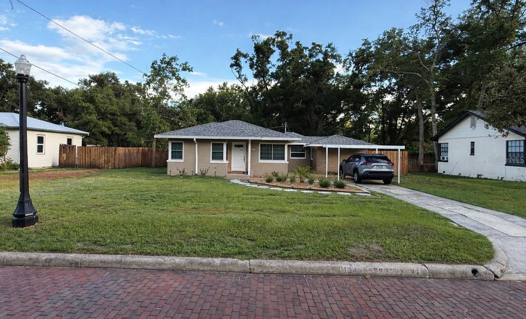 Photo of 1040 Dorothy Street, Lakeland, FL 33815 (MLS # TB8459595)