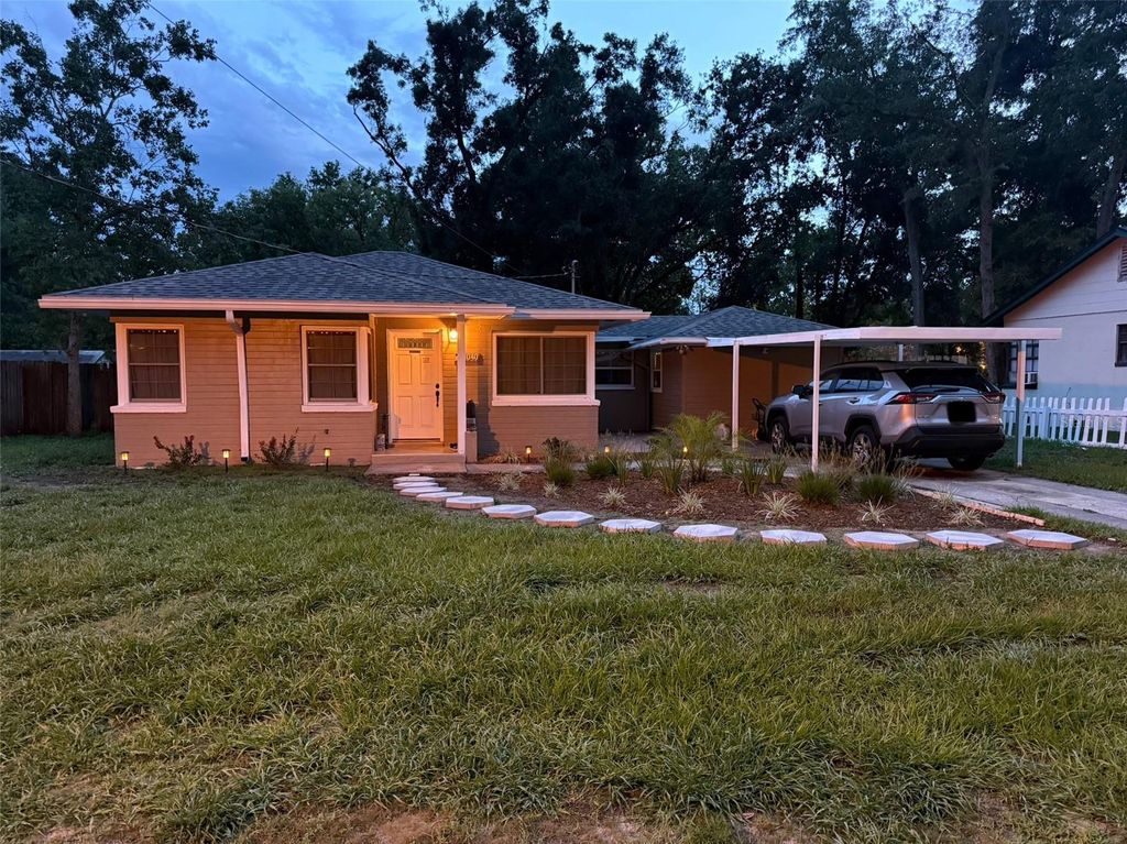 Photo of 1040 Dorothy Street, Lakeland, FL 33815 (MLS # TB8459595)