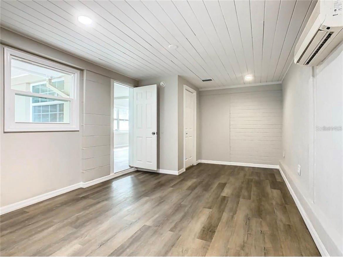 LAKE HUNTER TERRACE - Residential