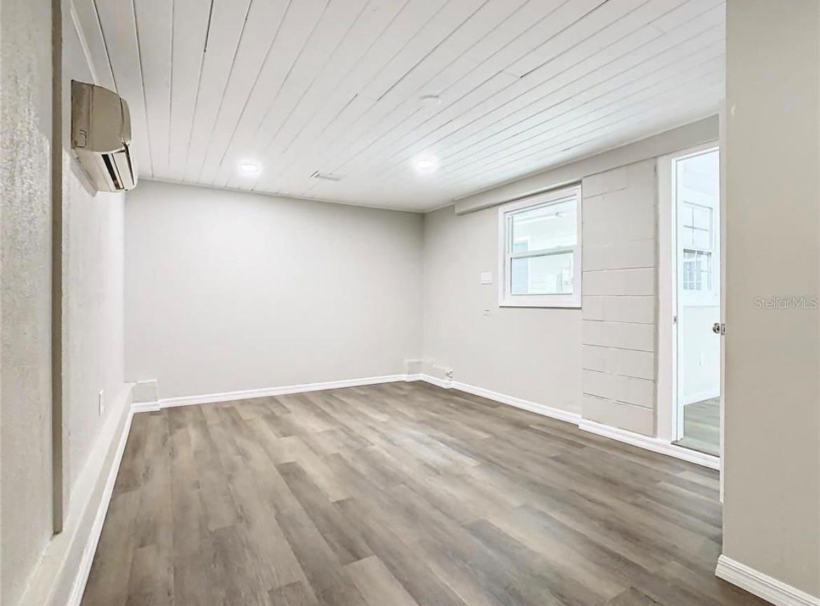 LAKE HUNTER TERRACE - Residential