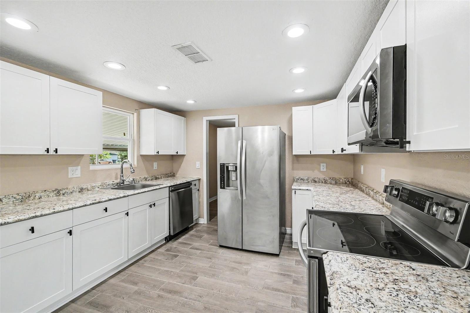 COLONY PARK - Residential