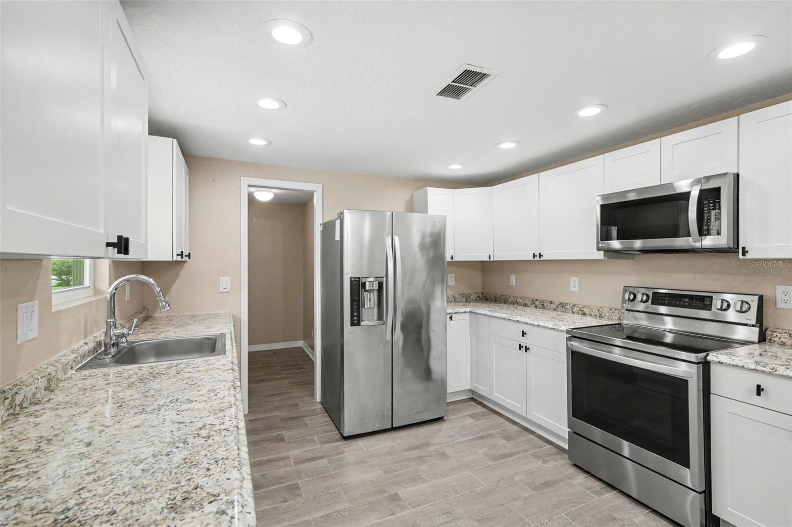 COLONY PARK - Residential