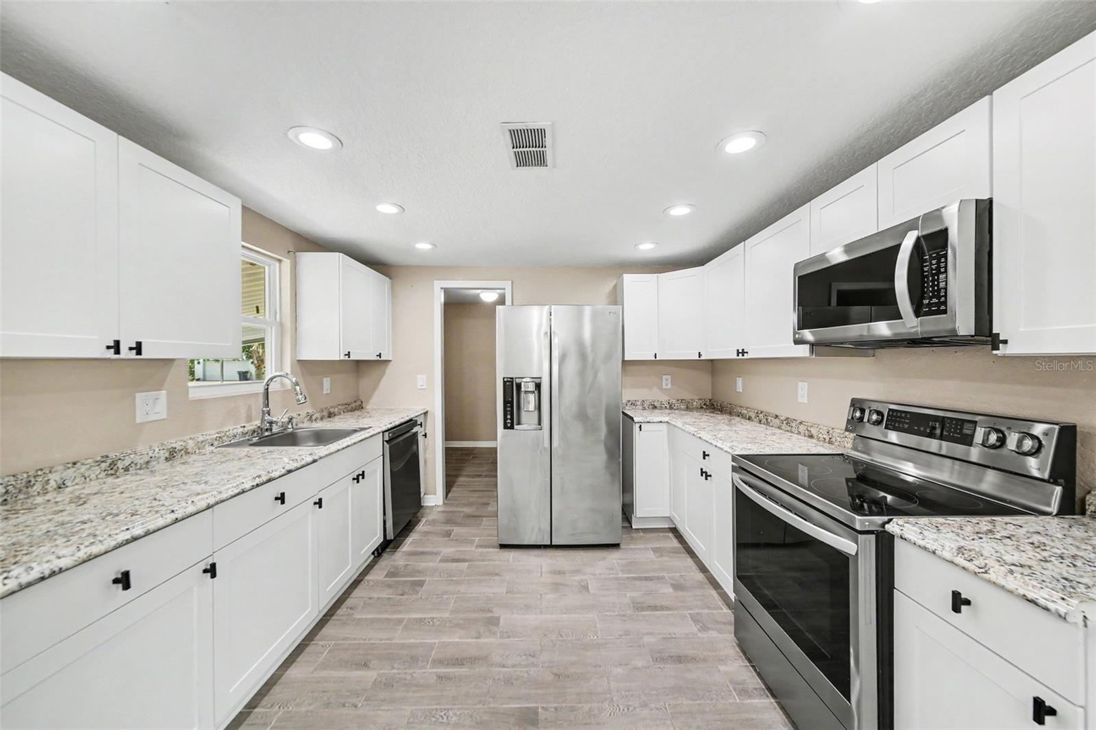 COLONY PARK - Residential