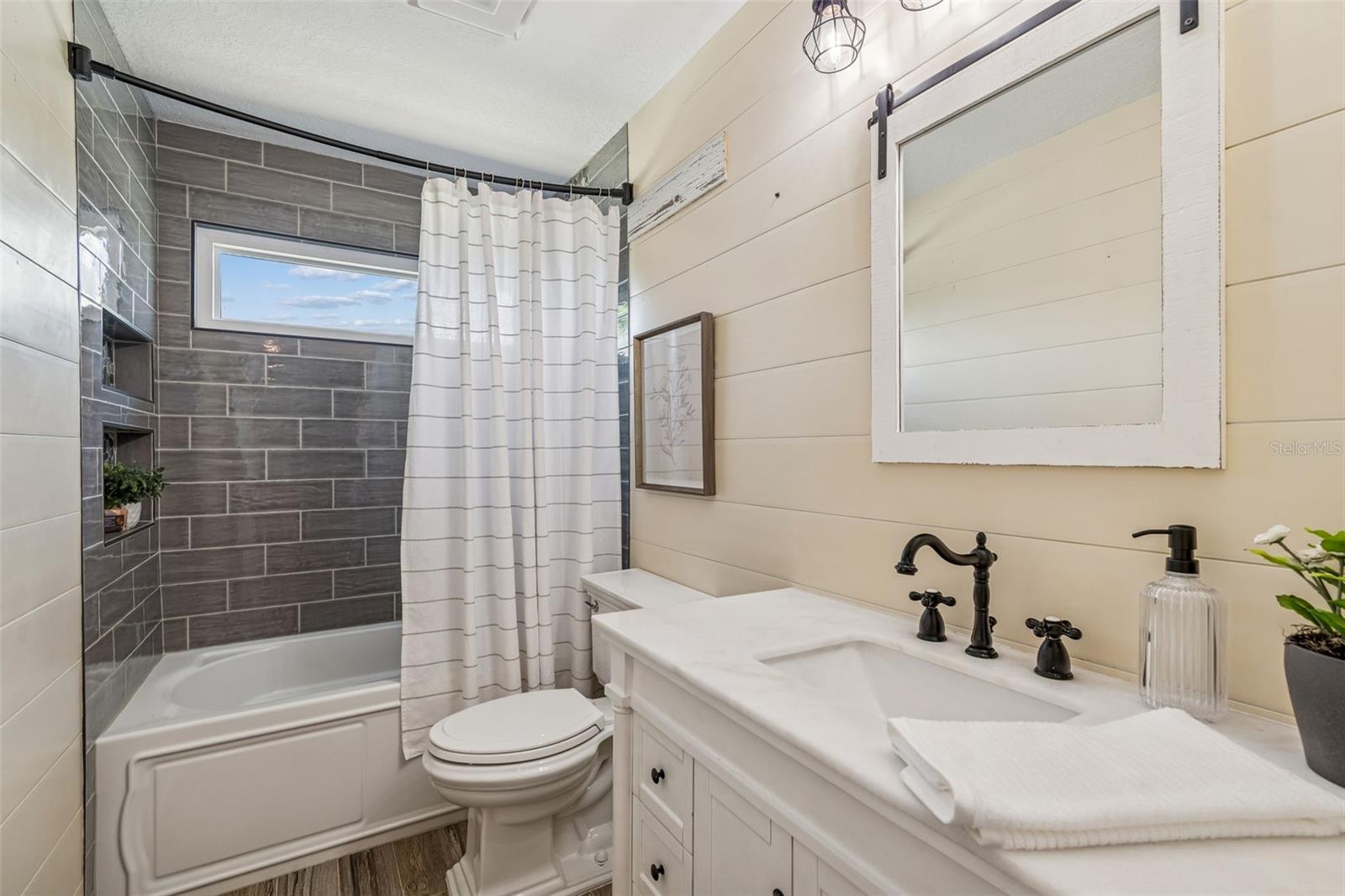 EASTLAKE OAKS PH 4 - Residential