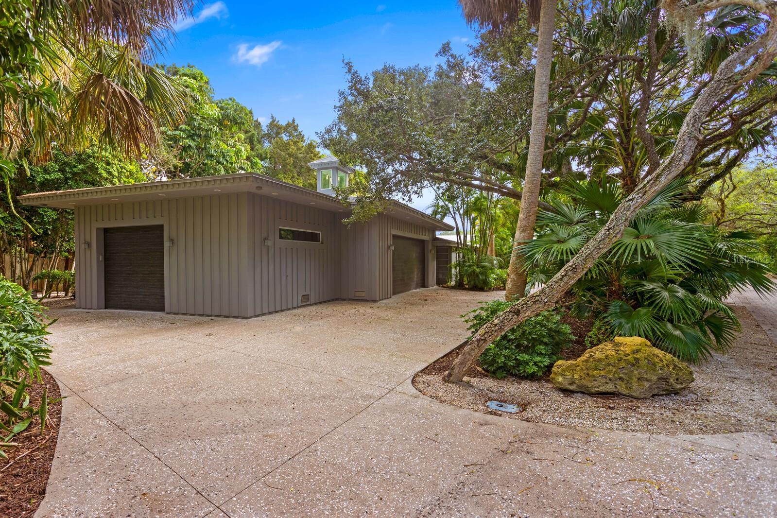 HIDDEN HARBOR - Residential