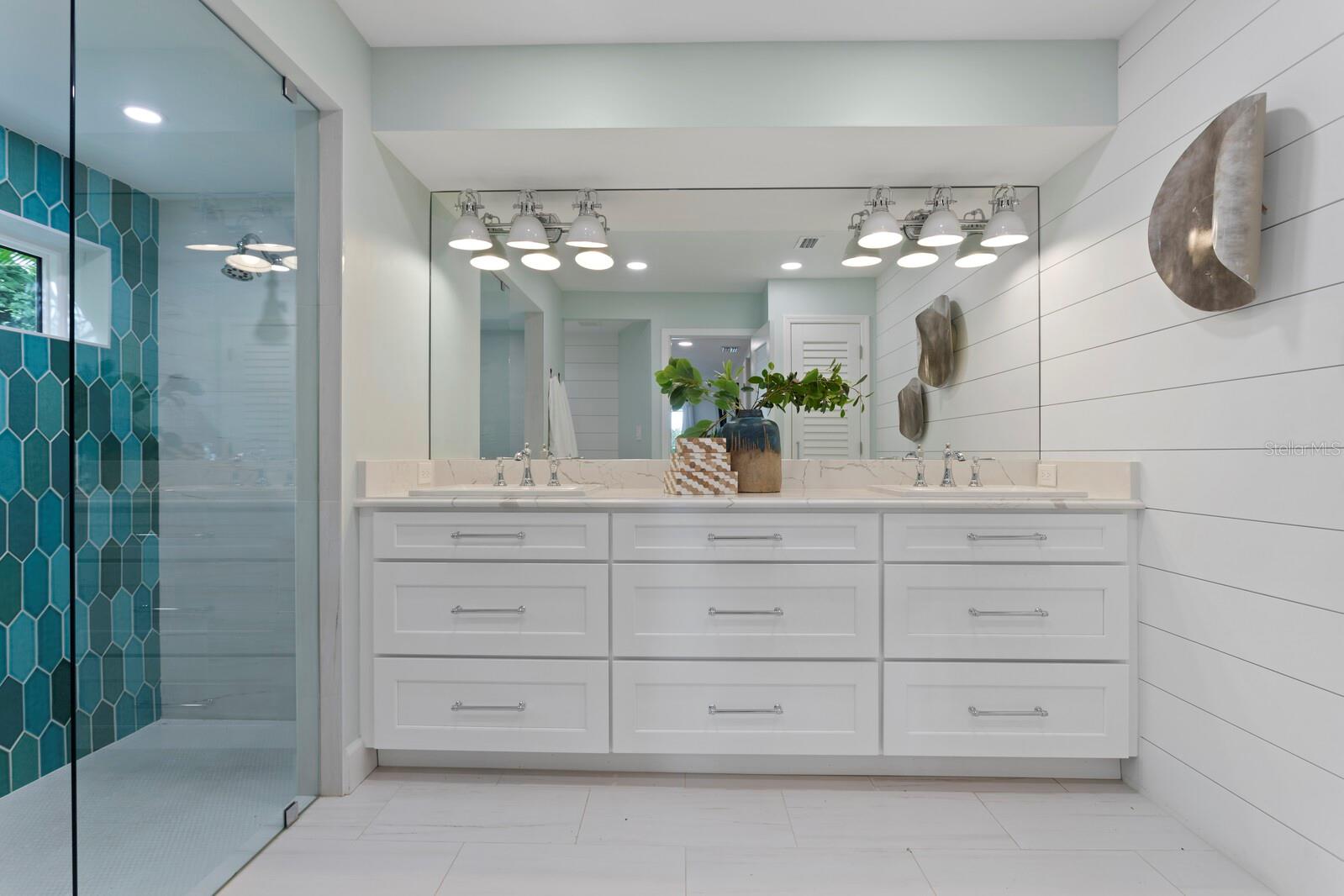 HIDDEN HARBOR - Residential