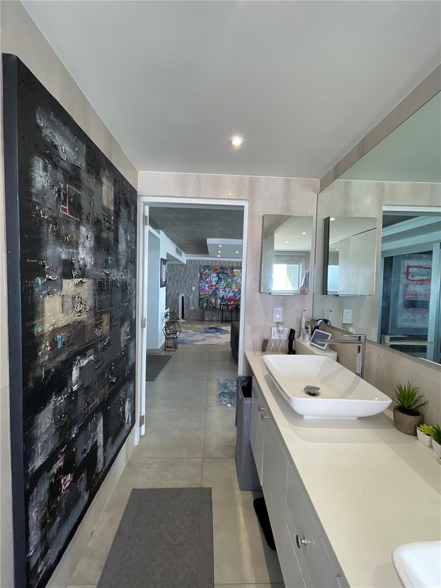 COND. METRO PLAZA TOWERS - Residential