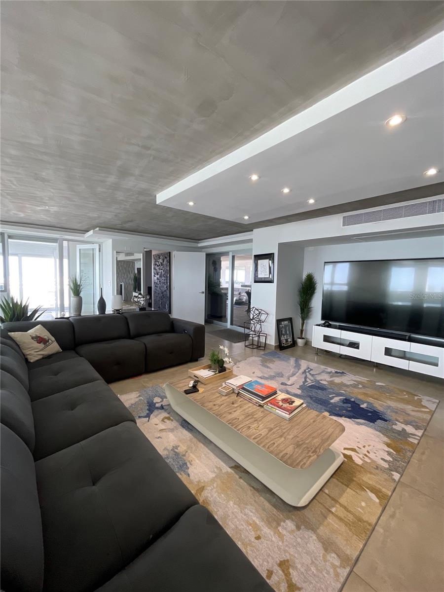 COND. METRO PLAZA TOWERS - Residential