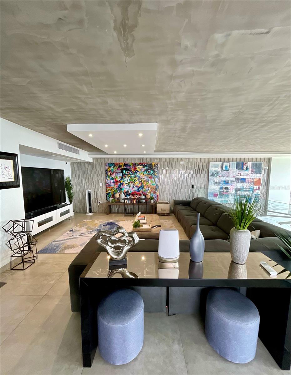 COND. METRO PLAZA TOWERS - Residential