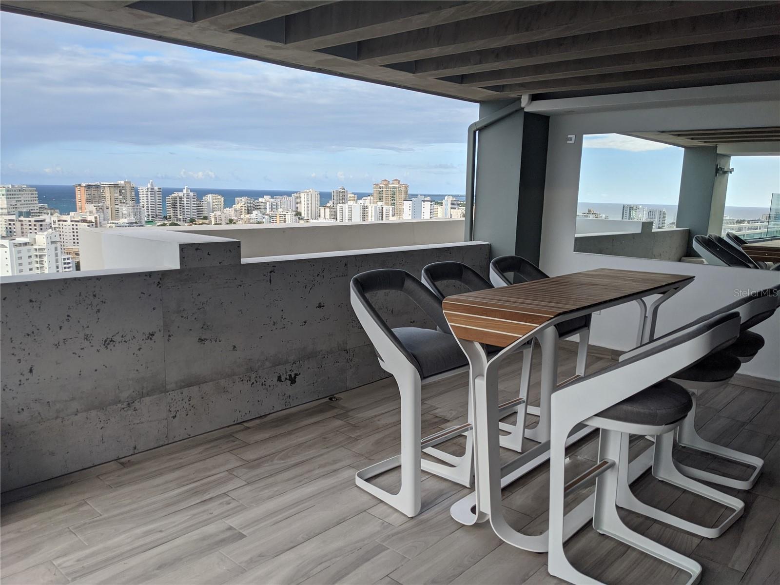 COND. METRO PLAZA TOWERS - Residential