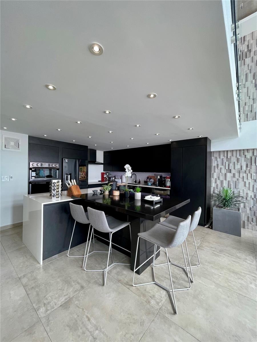 COND. METRO PLAZA TOWERS - Residential