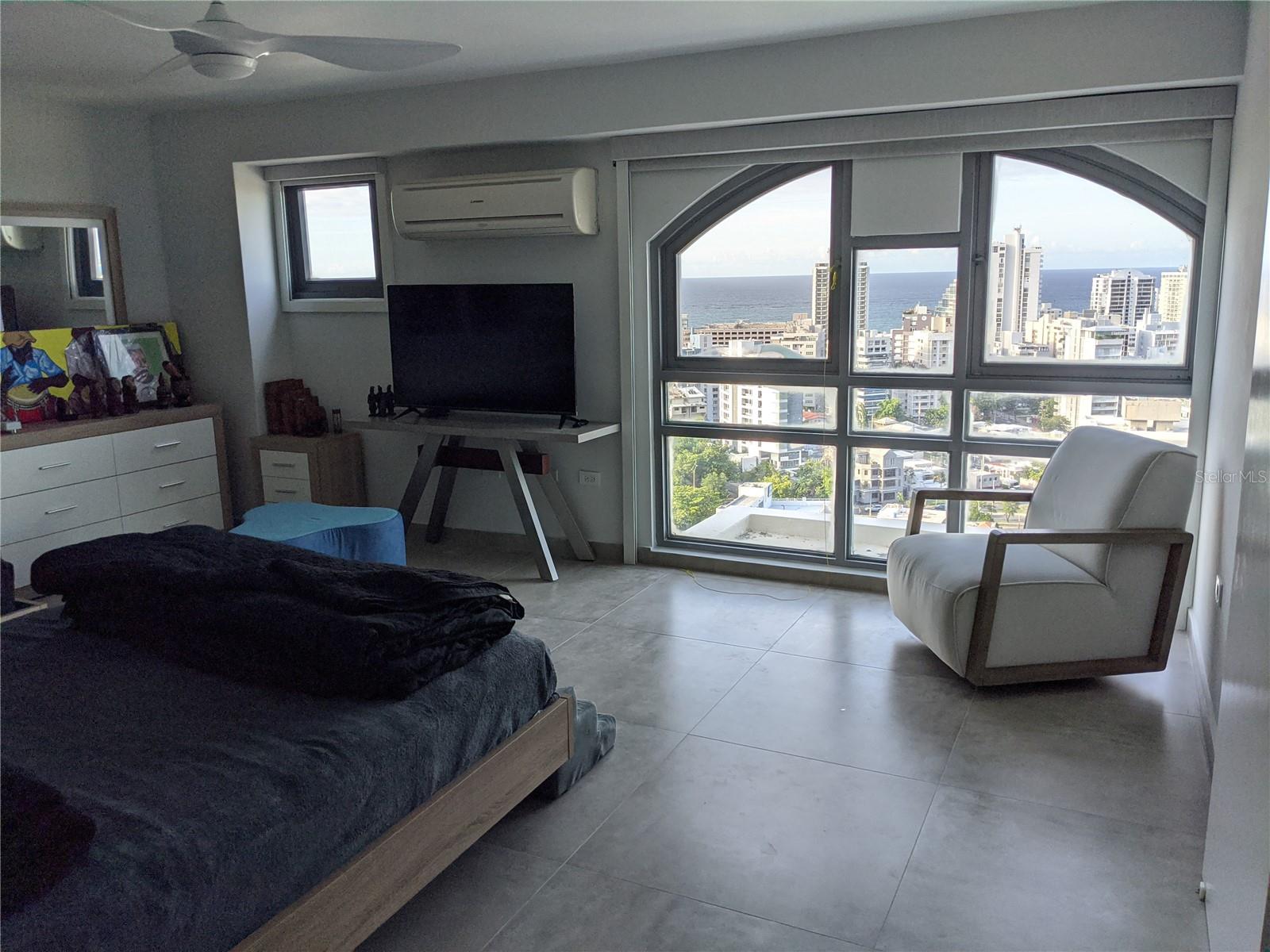 COND. METRO PLAZA TOWERS - Residential