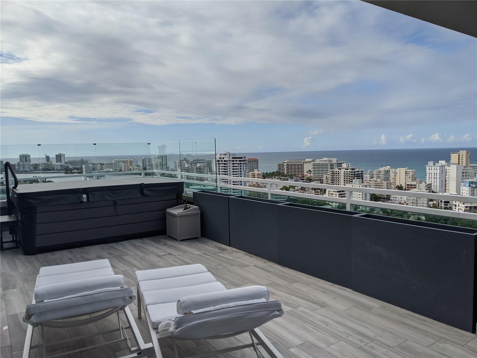 COND. METRO PLAZA TOWERS - Residential