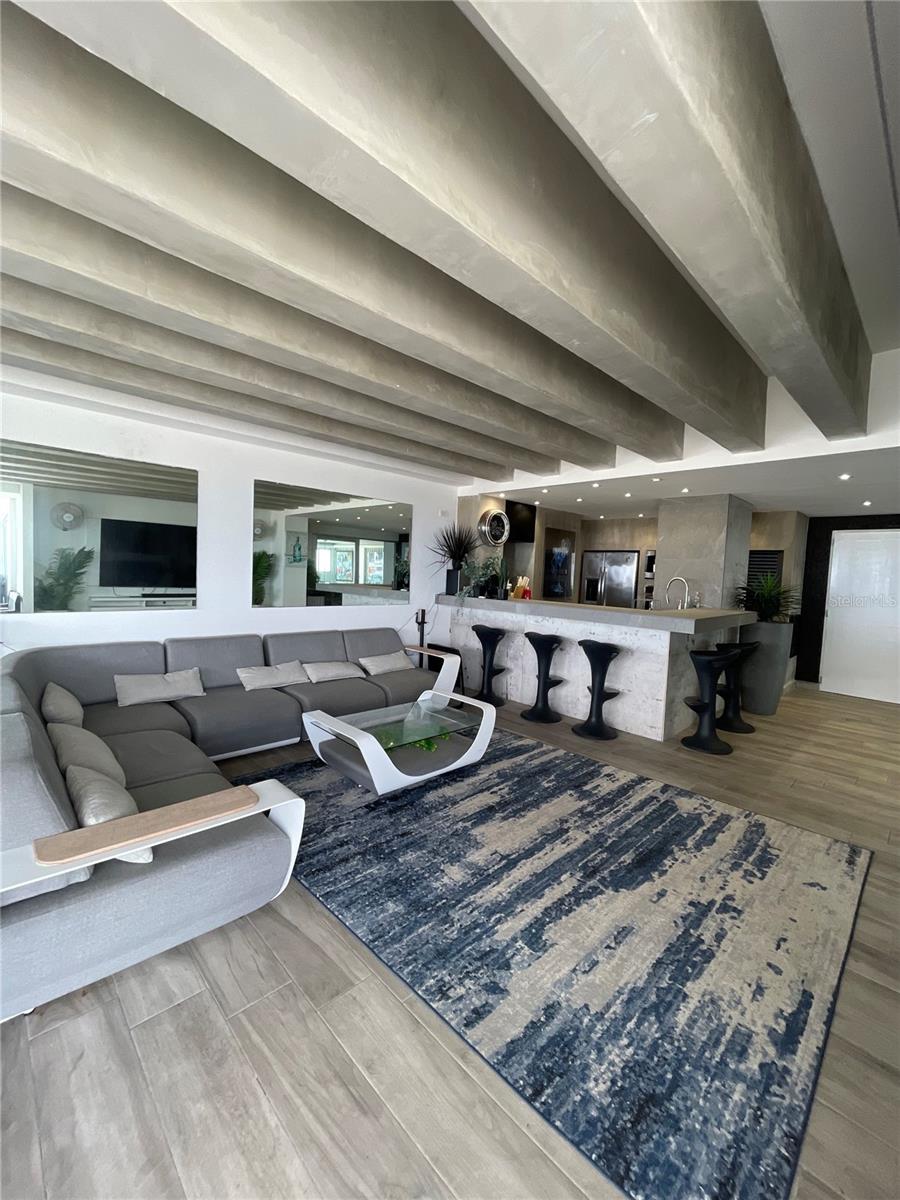 COND. METRO PLAZA TOWERS - Residential