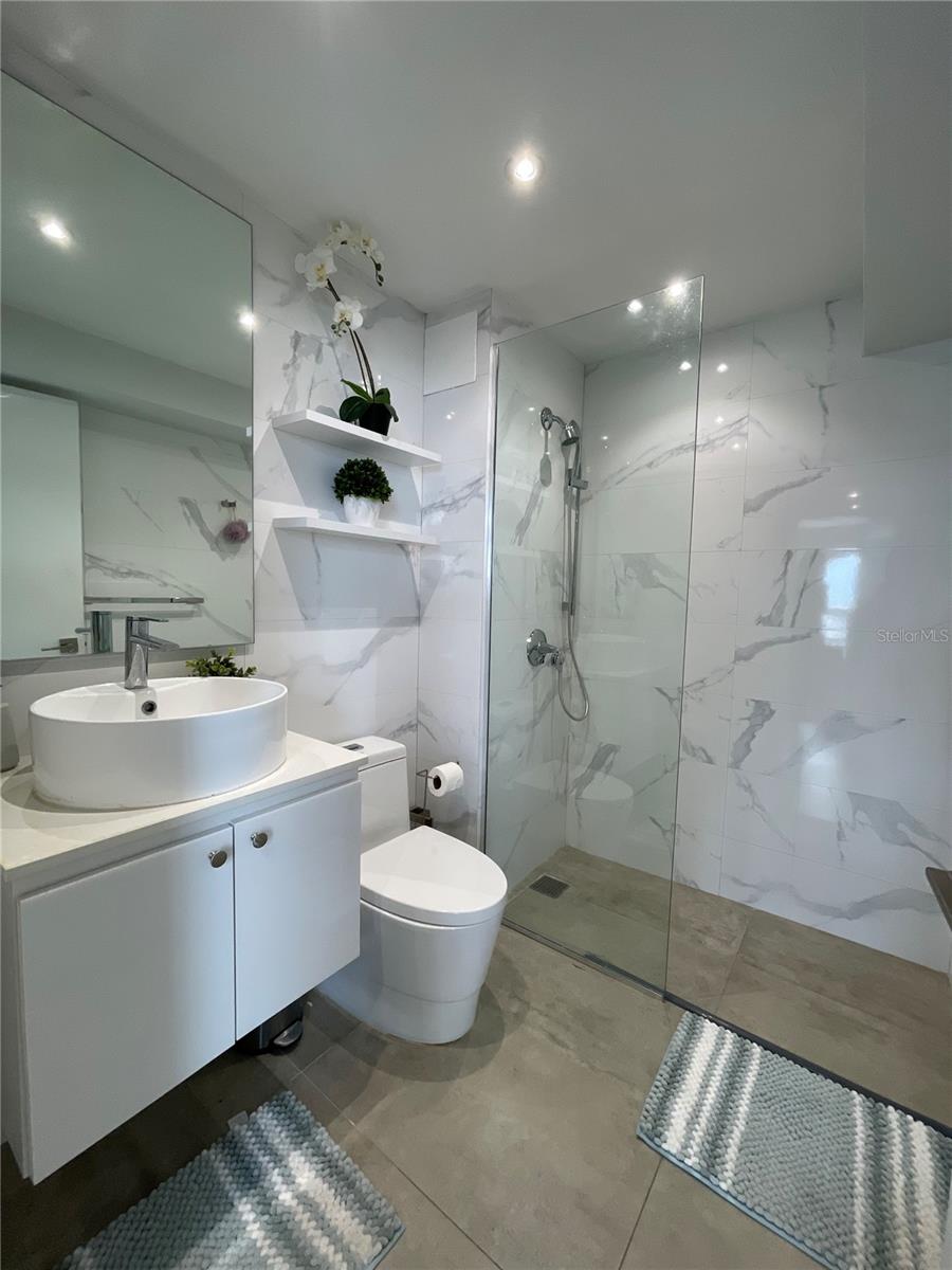 COND. METRO PLAZA TOWERS - Residential