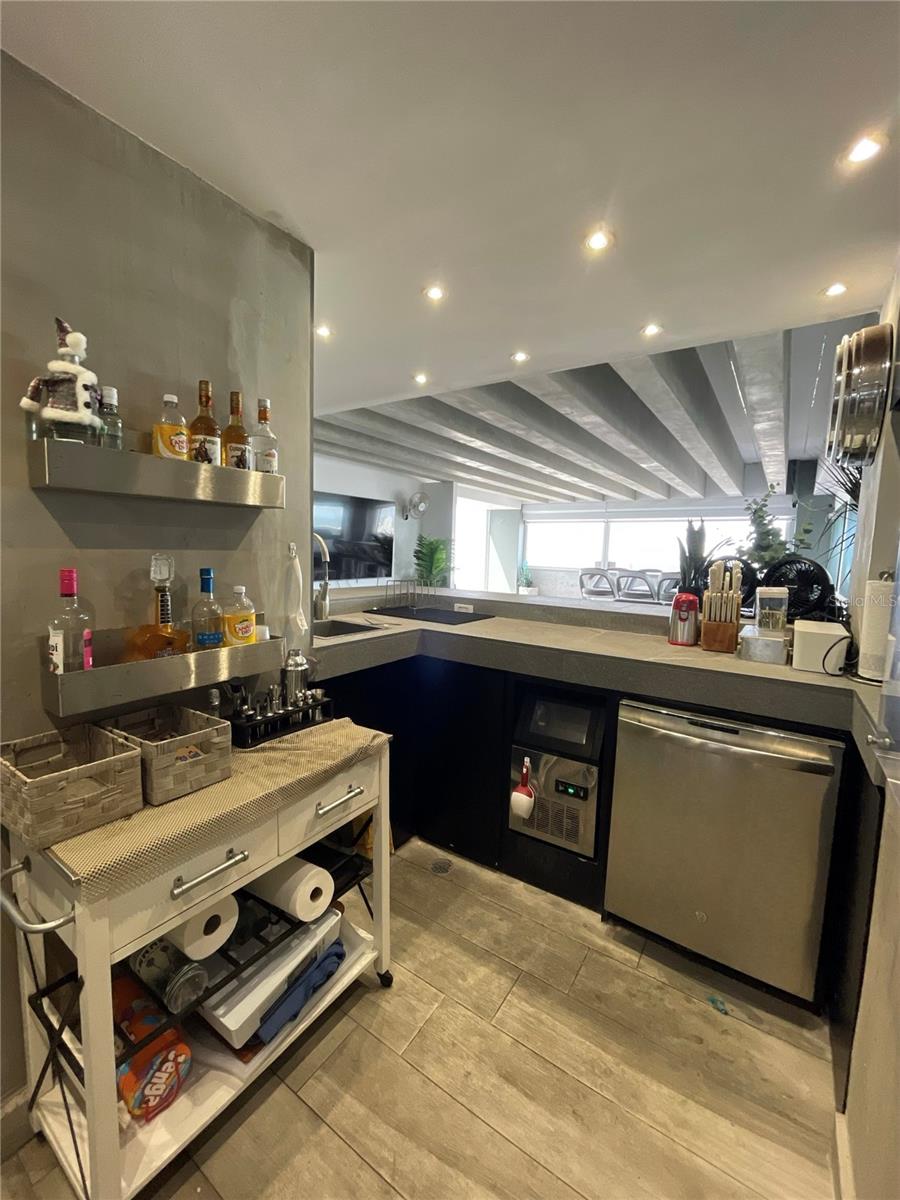 COND. METRO PLAZA TOWERS - Residential