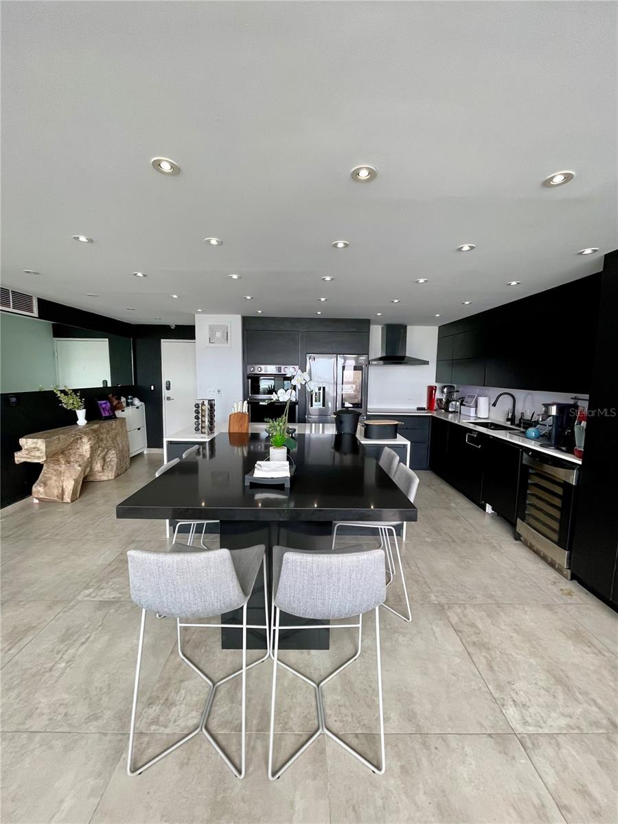 COND. METRO PLAZA TOWERS - Residential