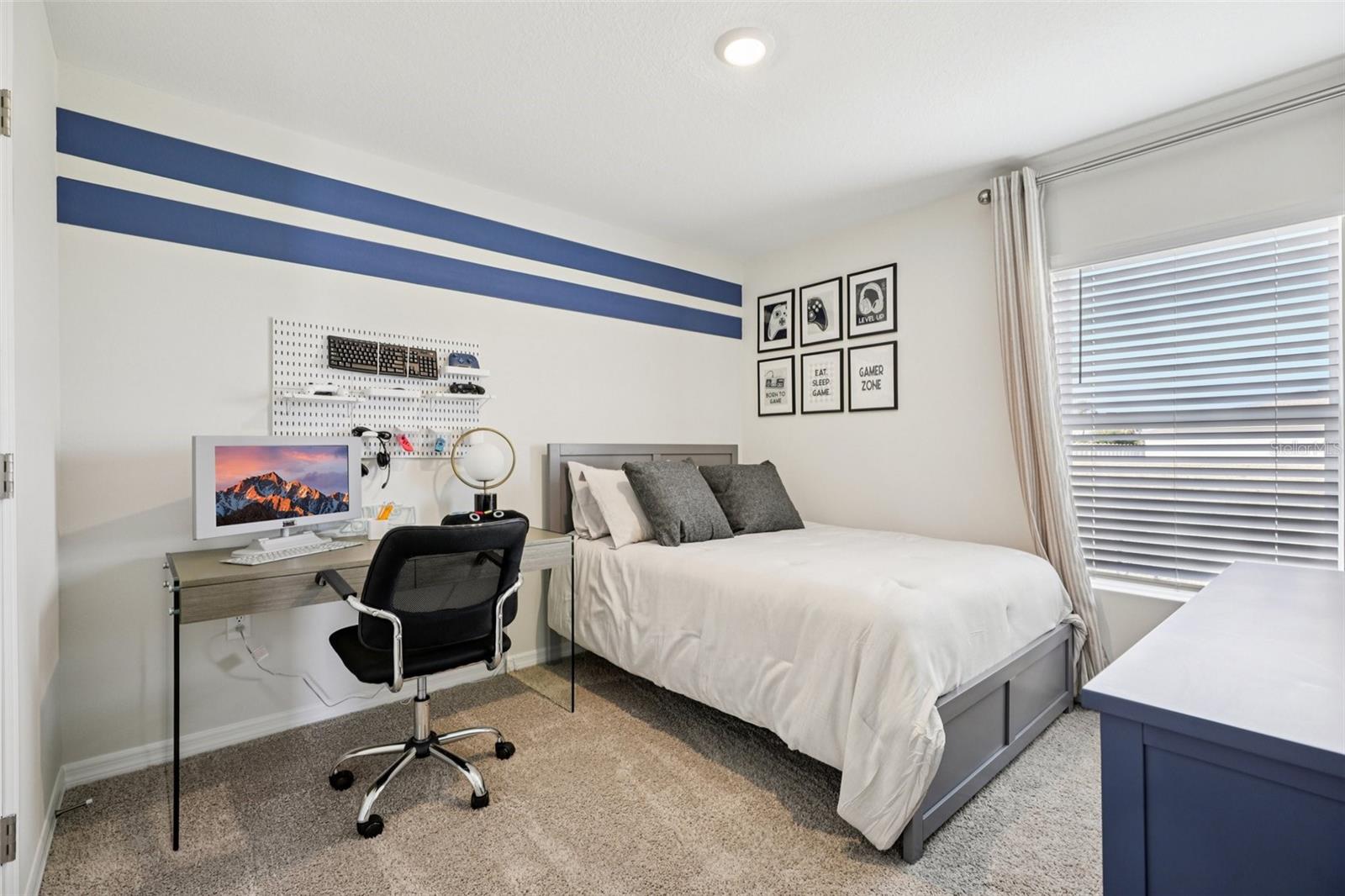 BOULEVARD OAKS - Residential
